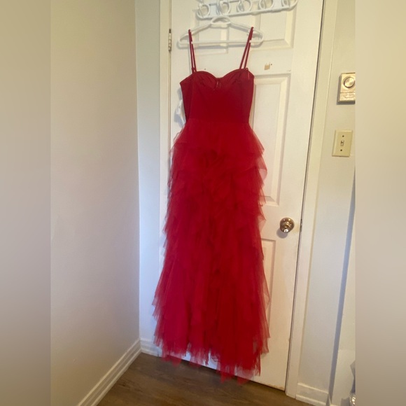 Red formal floor length dress perfect for Prom, bridesmaid or wedding guest! - Picture 2 of 6